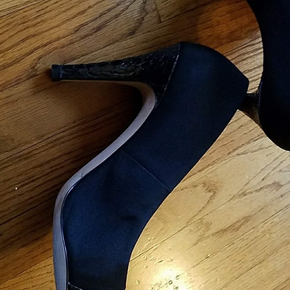 Shoes - Picture 4 of 4